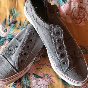 Casual athletic shoe